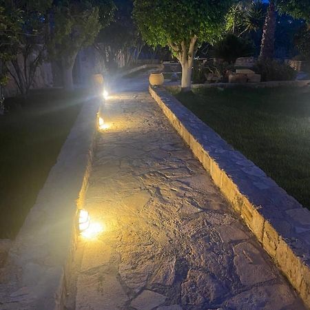 Pistachio Guesthouse, Παραδοσιακός Ξενώνας Vathí Екстериор снимка