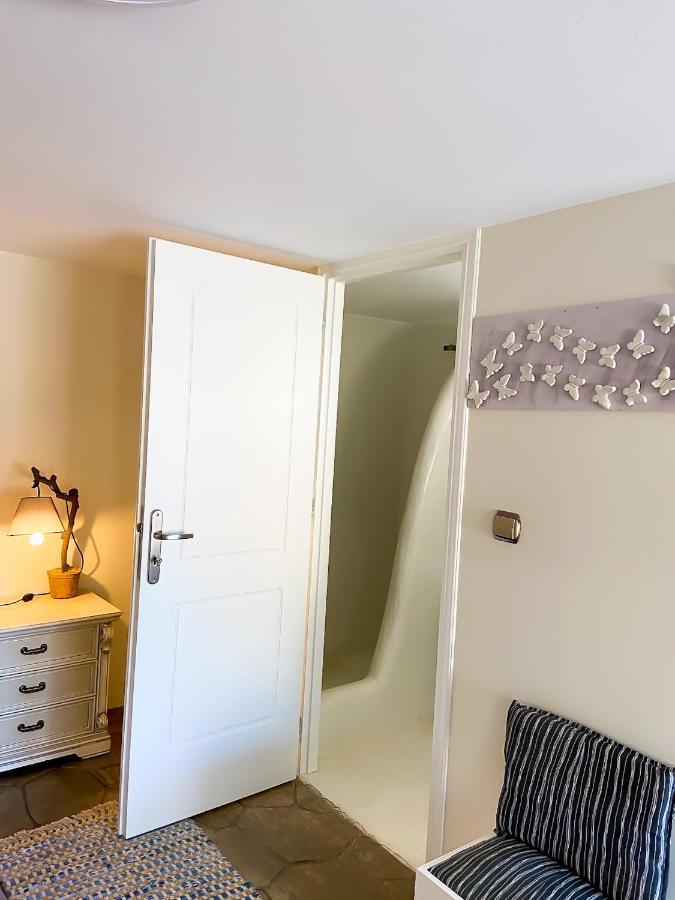 Pistachio Guesthouse, Παραδοσιακός Ξενώνας Vathí Екстериор снимка