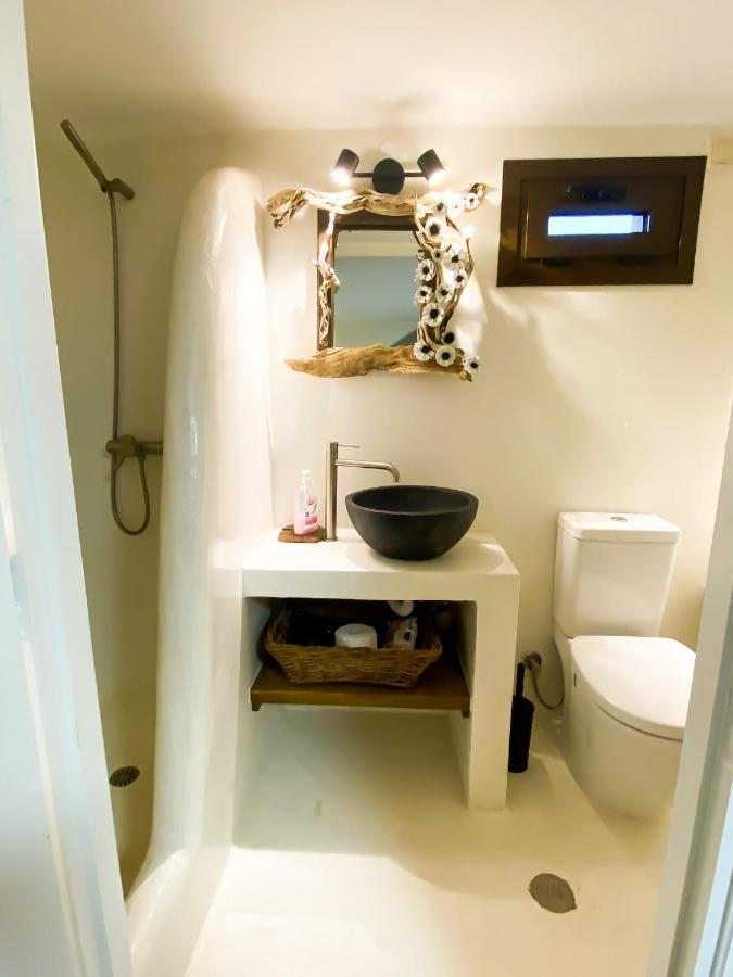 Pistachio Guesthouse, Παραδοσιακός Ξενώνας Vathí Екстериор снимка