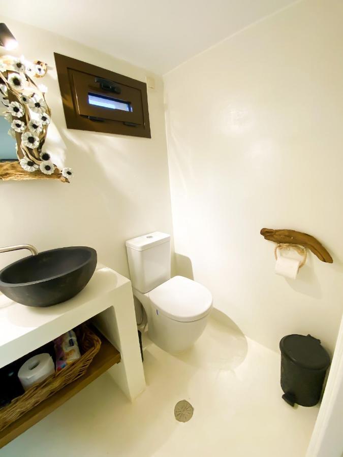Pistachio Guesthouse, Παραδοσιακός Ξενώνας Vathí Екстериор снимка