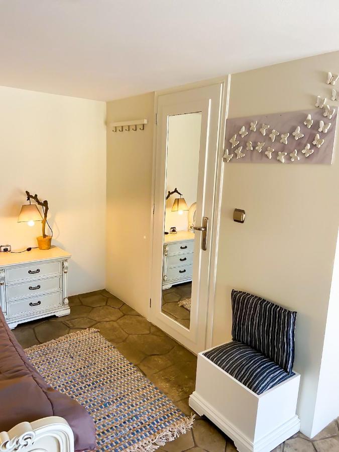Pistachio Guesthouse, Παραδοσιακός Ξενώνας Vathí Екстериор снимка