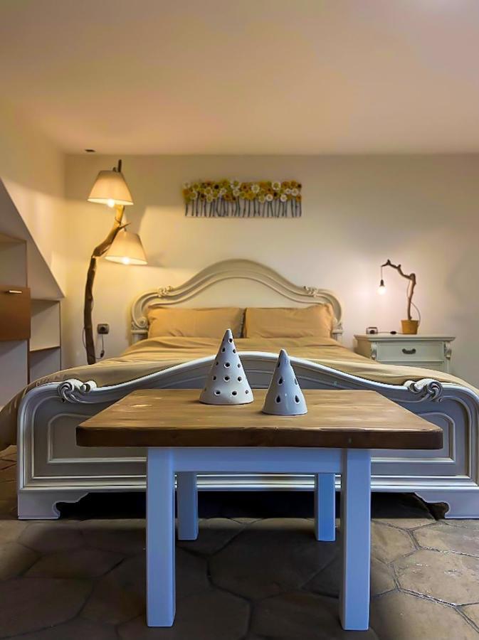 Pistachio Guesthouse, Παραδοσιακός Ξενώνας Vathí Екстериор снимка