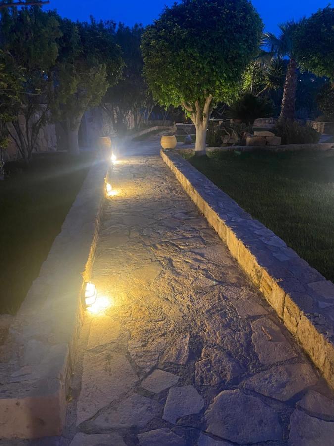Pistachio Guesthouse, Παραδοσιακός Ξενώνας Vathí Екстериор снимка