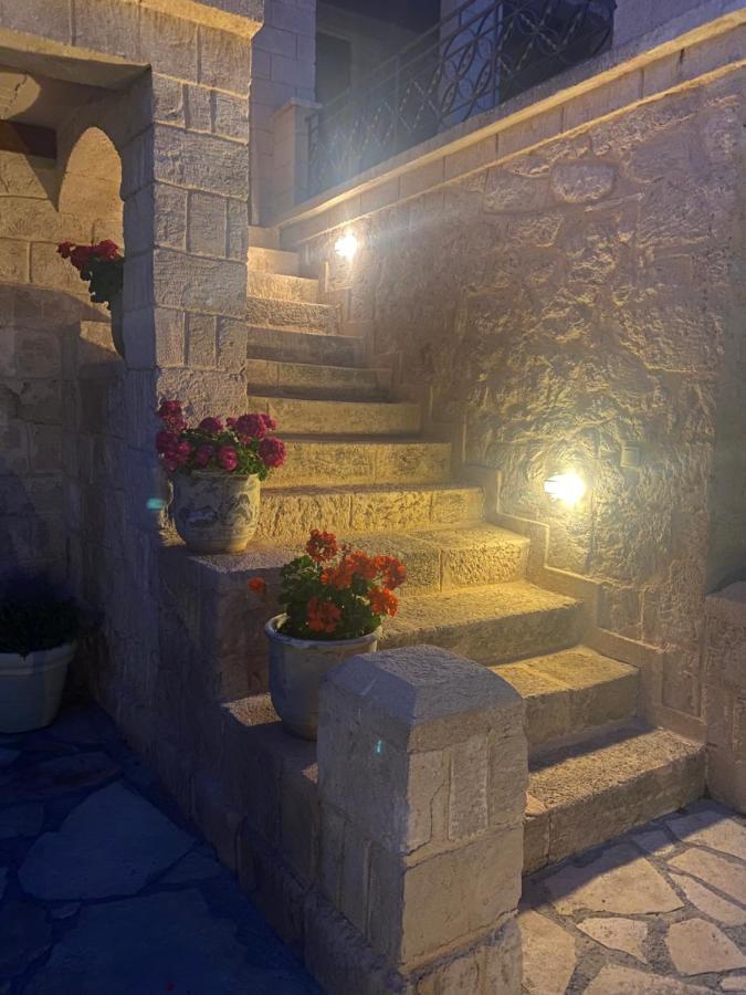 Pistachio Guesthouse, Παραδοσιακός Ξενώνας Vathí Екстериор снимка
