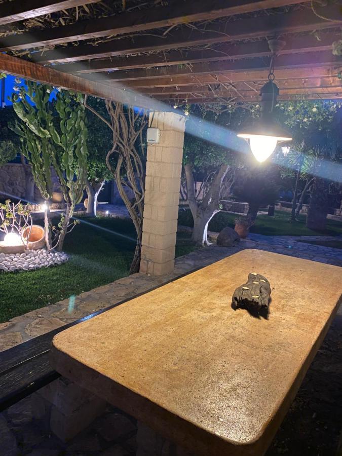 Pistachio Guesthouse, Παραδοσιακός Ξενώνας Vathí Екстериор снимка
